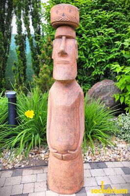 Moai s kloboukem