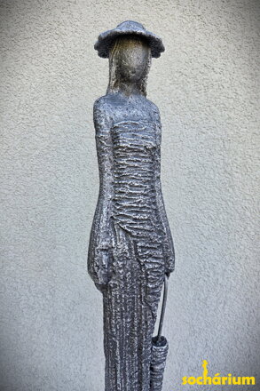 Dívka s paraplíčkem