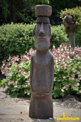 Moai s kloboukem